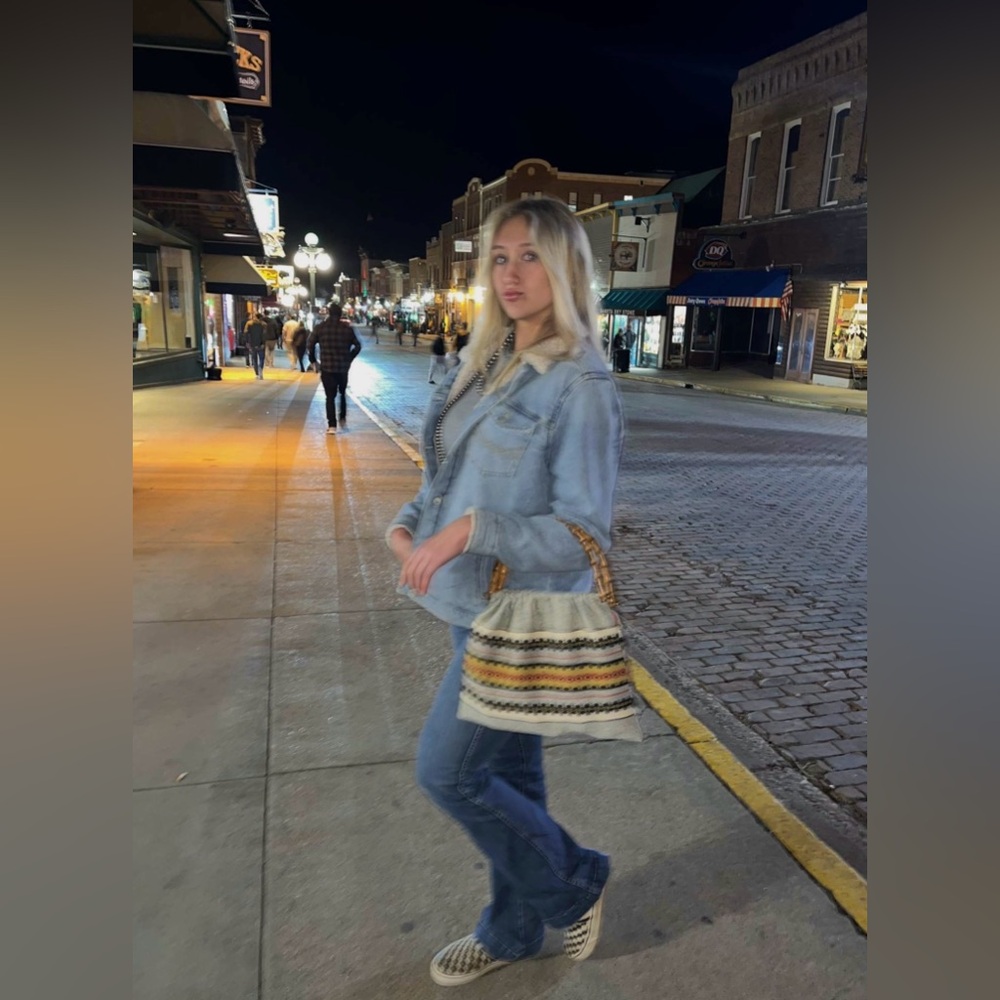 Meet your Posher, Ava